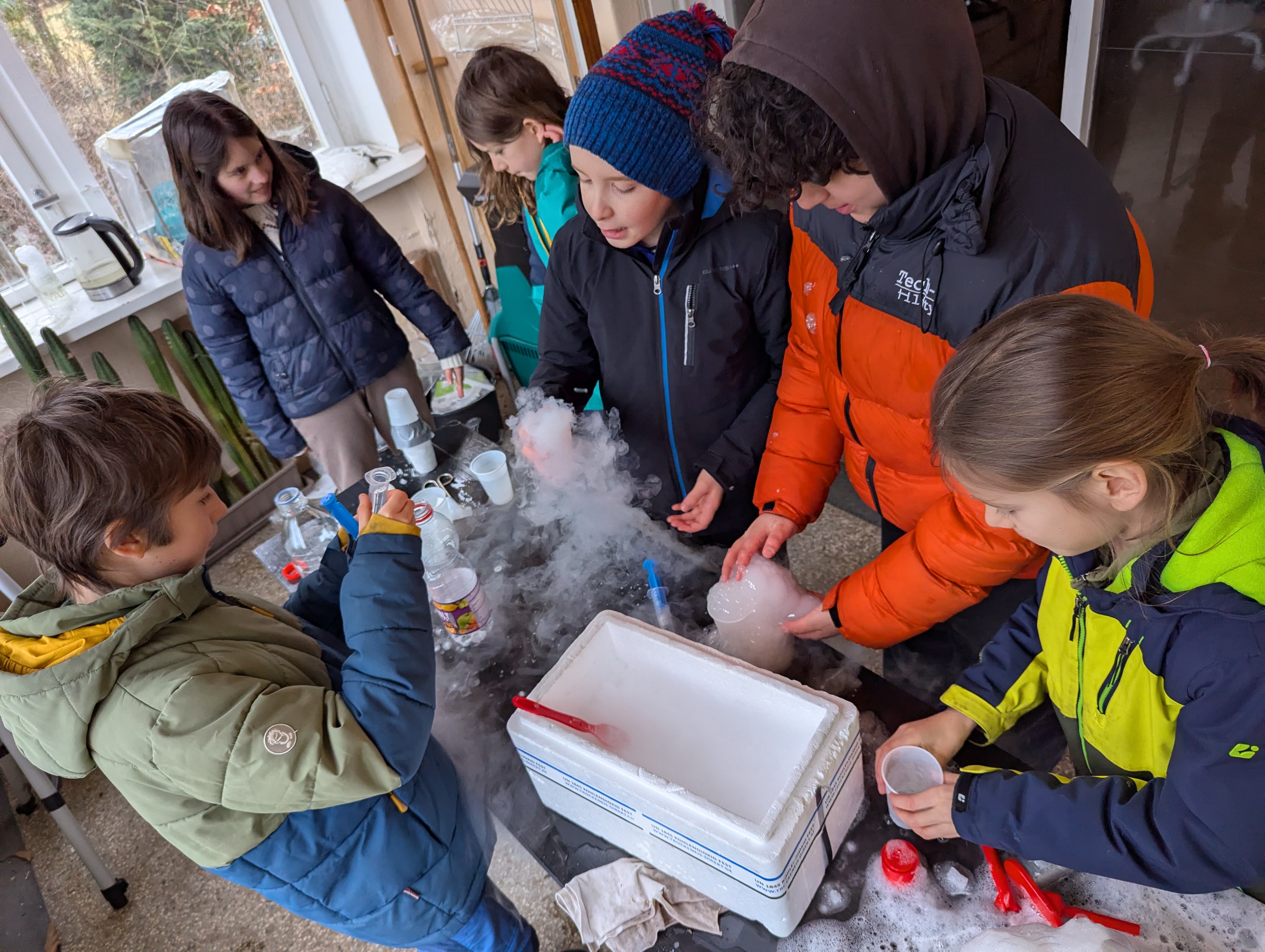 ❄️🌫️ Trockeneis – pure Faszination im Labor! 🌫️❄️